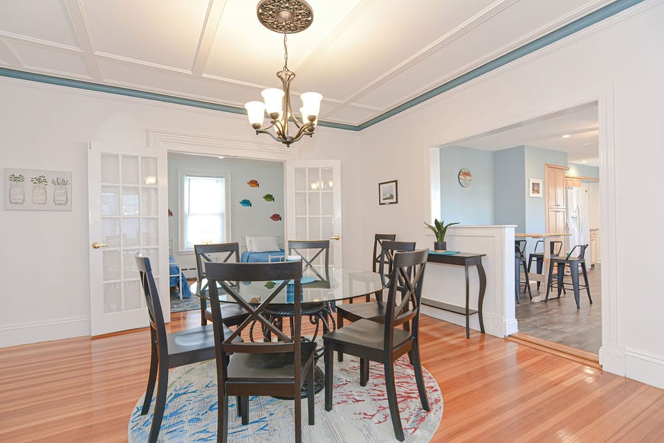Dining room.