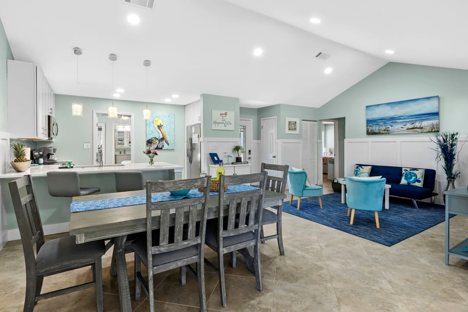 Plenty of dining space for everyone!  