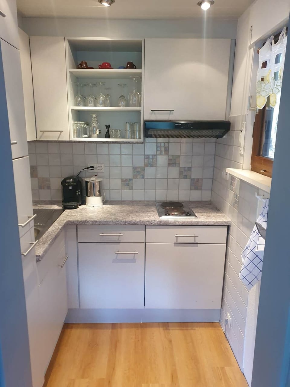 09 In the kitchen you have everything such as a dishwasher, microwave, stove, cutlery and spices