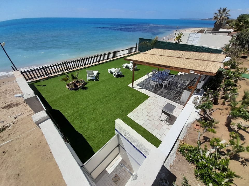 Terrazza sul mare (Solariun, angolo cottura, zona pranzo, bbq, doccia esterna)