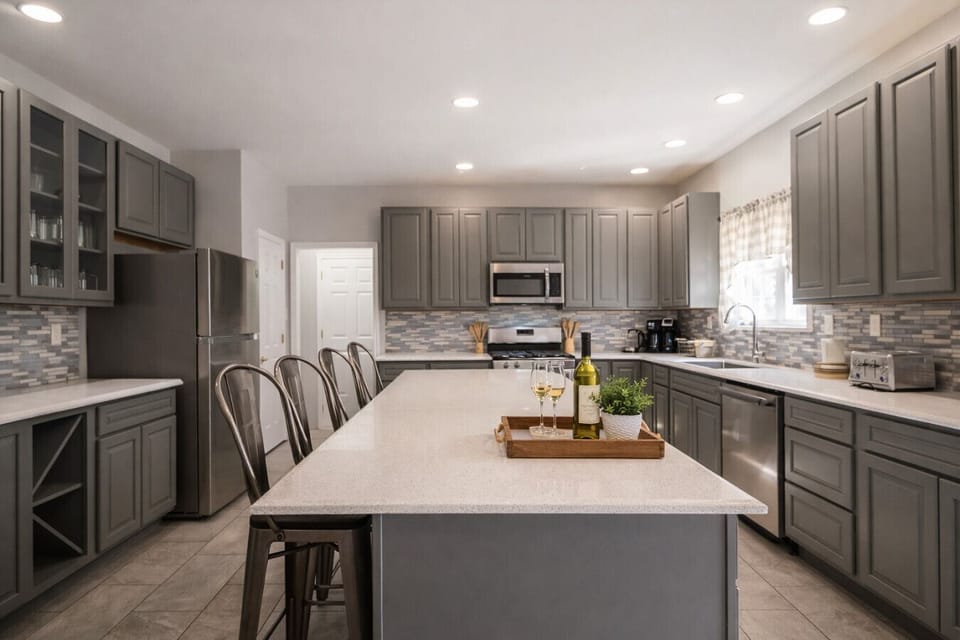 [Kitchen] Features Vitamix blender, drip coffee maker & pour over brewer