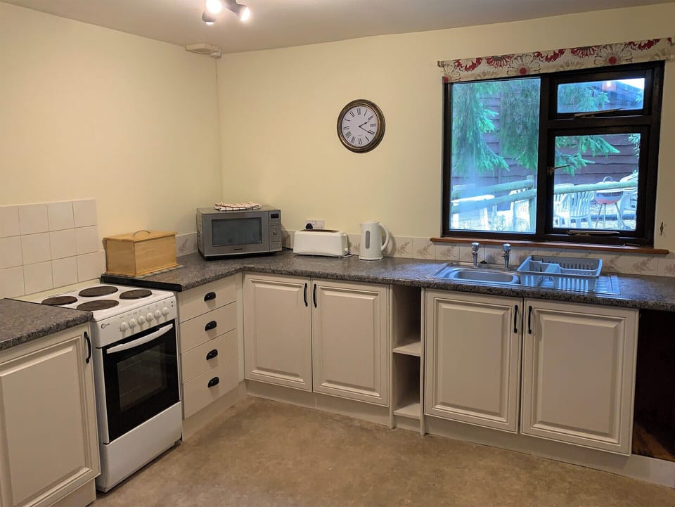 Kitchen | Sycamore Lodge - Wayside Lodges, Bromham