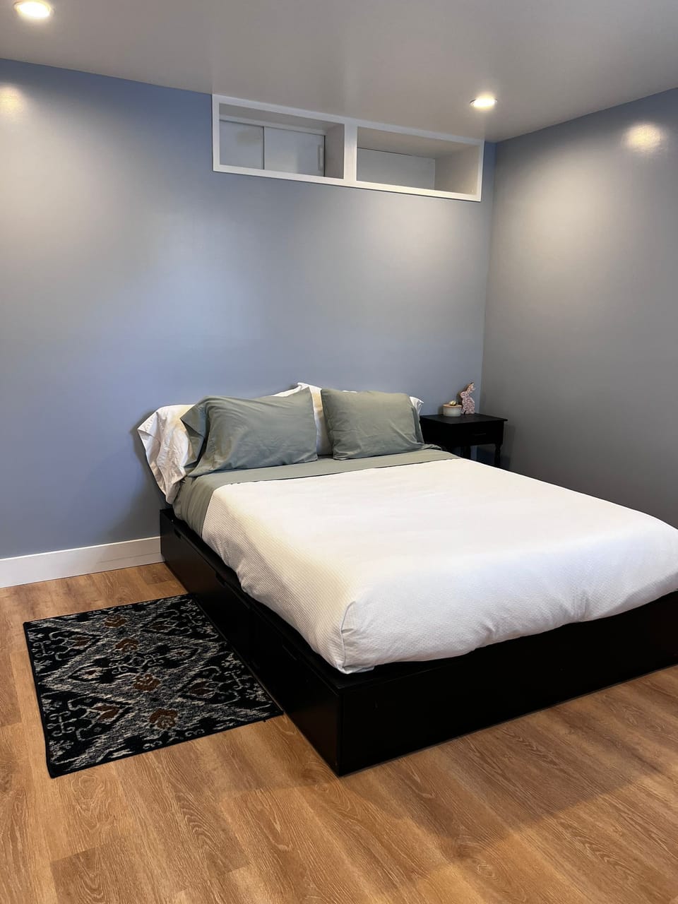 Queen bed lower level 