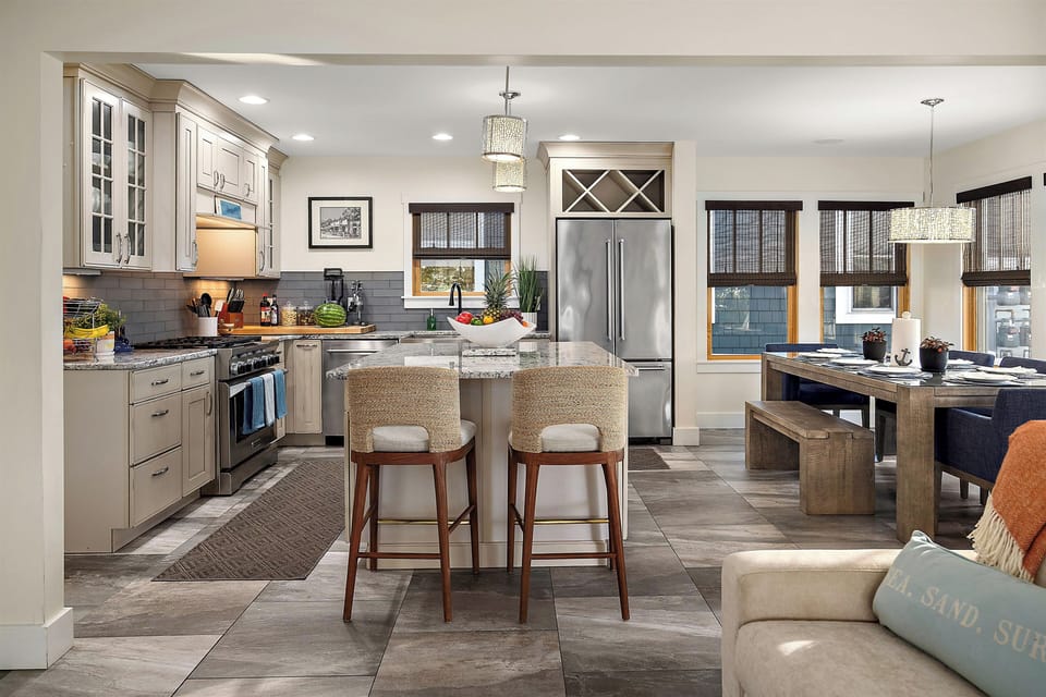 Kitchen | 36" Commercial Stove | Fully Equipped | Blender | Crockpot | 1st Floor