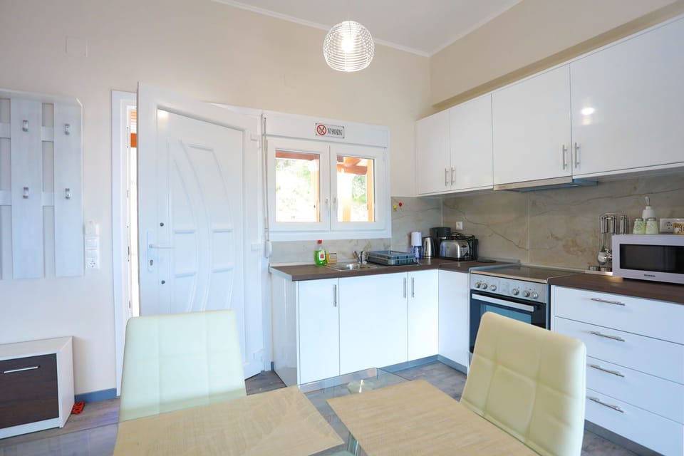 Kitchen Diner %2D Front door ajar and window