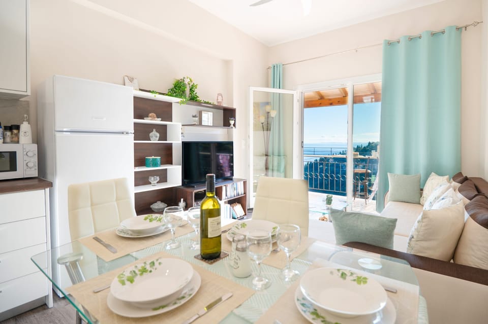 Laid back light %26amp%3B airy living and dining area