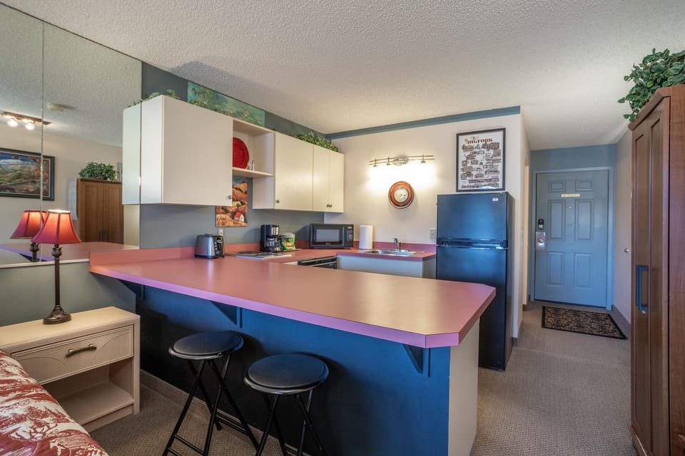 Have breakfast at the bar | Main Level