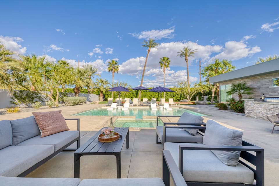 Lounge poolside.