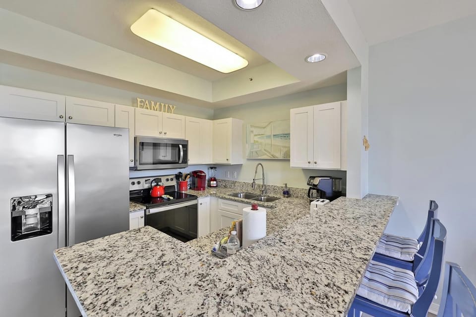 Full kitchen