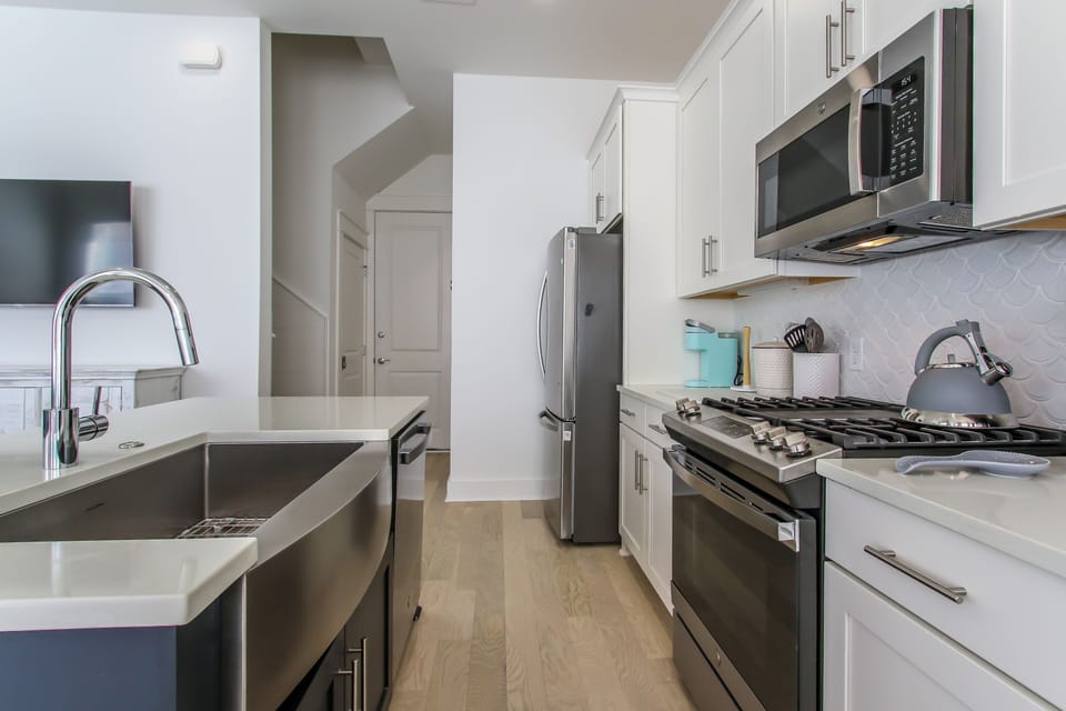 Dishwasher, oven, stovetop, microwave and fridge 