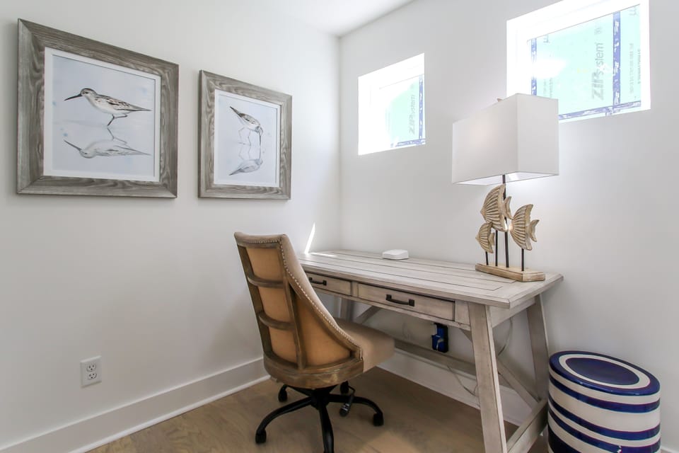 3rd floor work station/desk