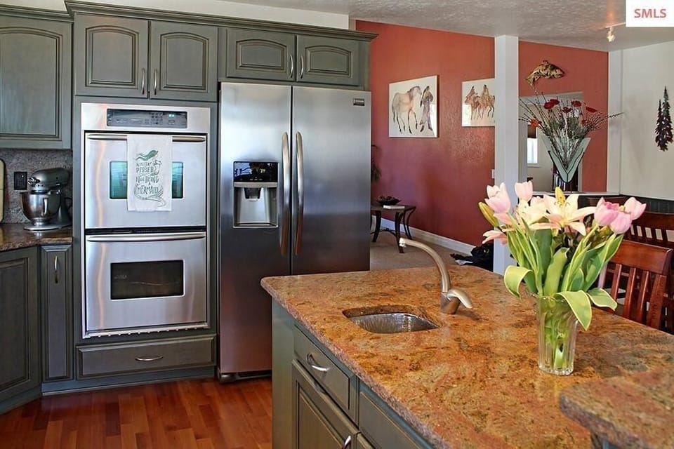 Extra large kitchen with everything a cook needs.