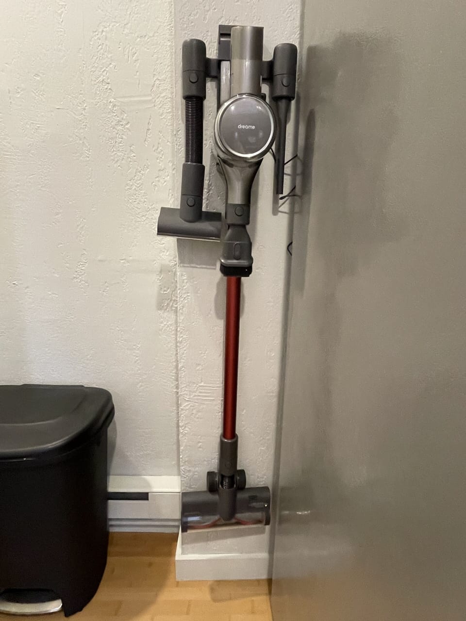 Cordless vacuum cleaner for guests