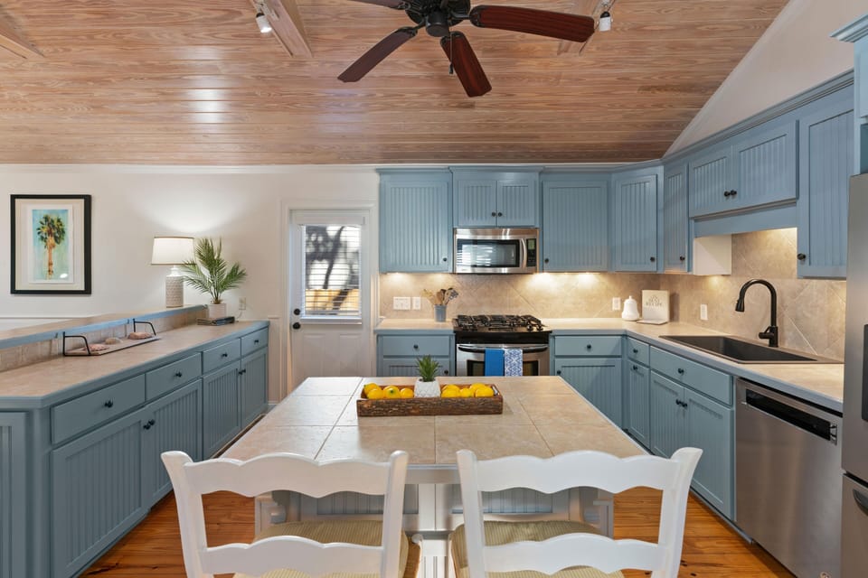 Live Oak Retreat - Kitchen