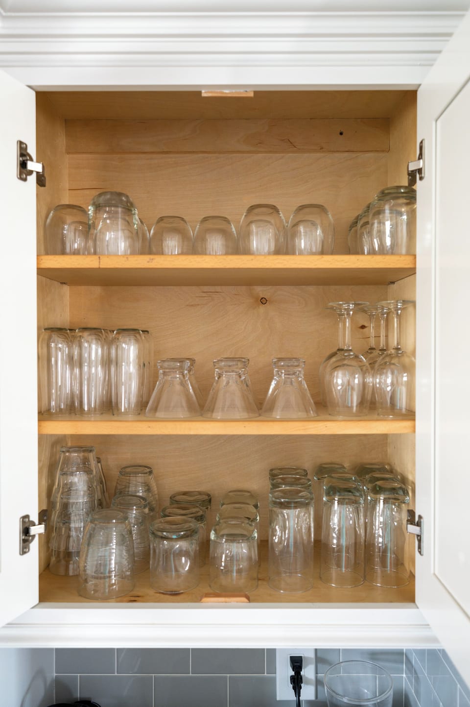 Plenty of glasses for all you needs. Small and large drinks, cocktails, wine