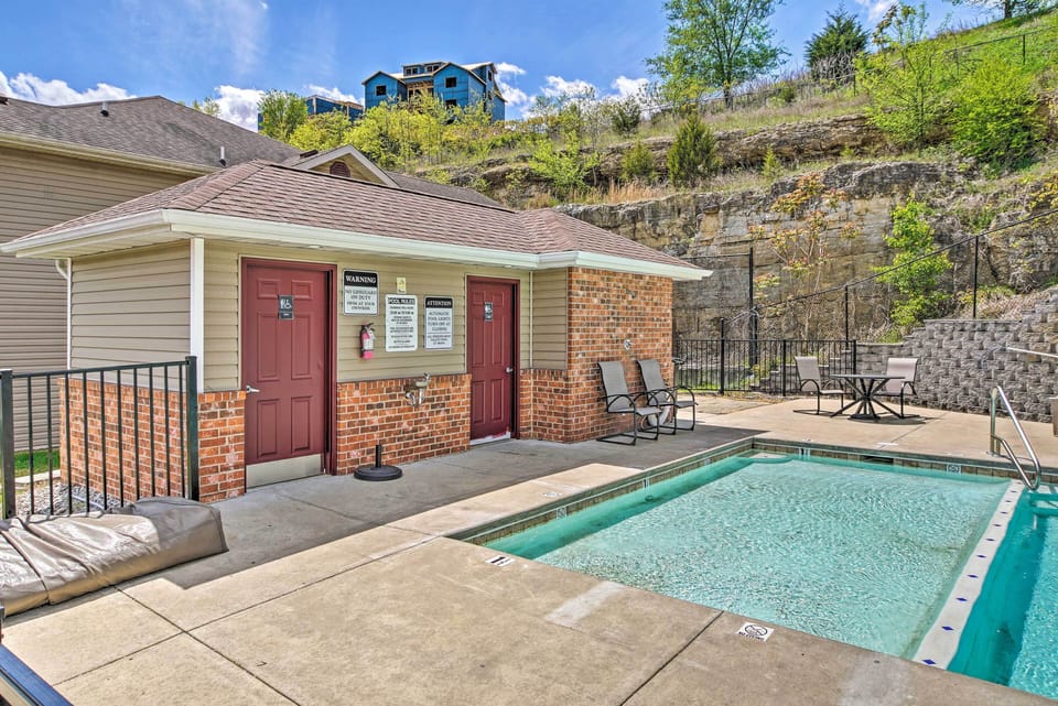 Community Amenities | Outdoor Pool
