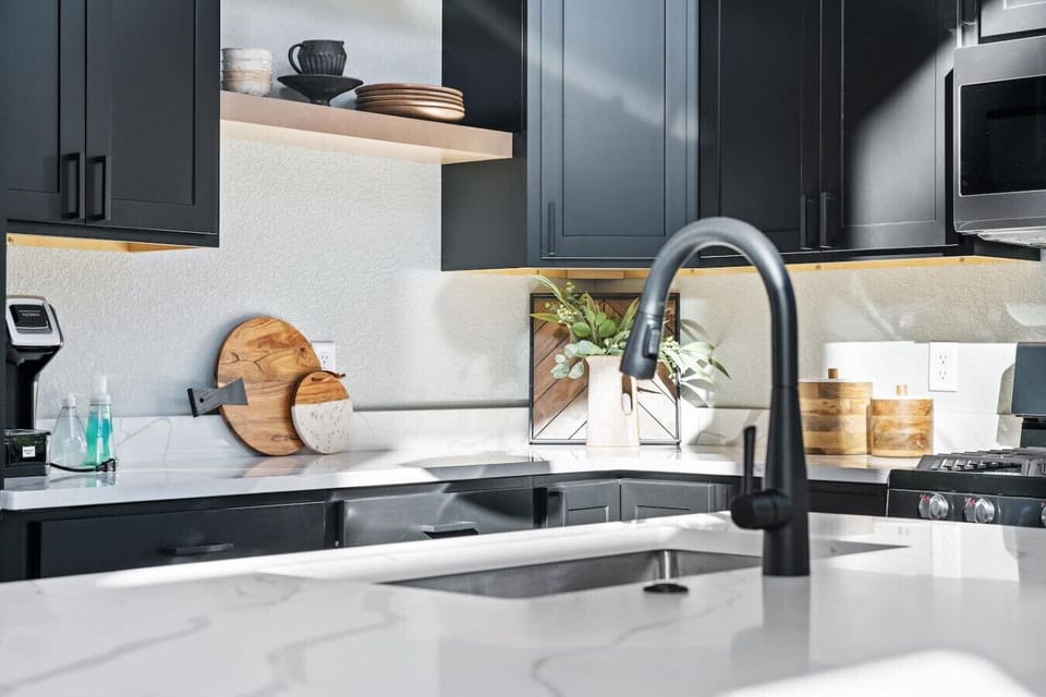 Great Island and counter space to entertain.