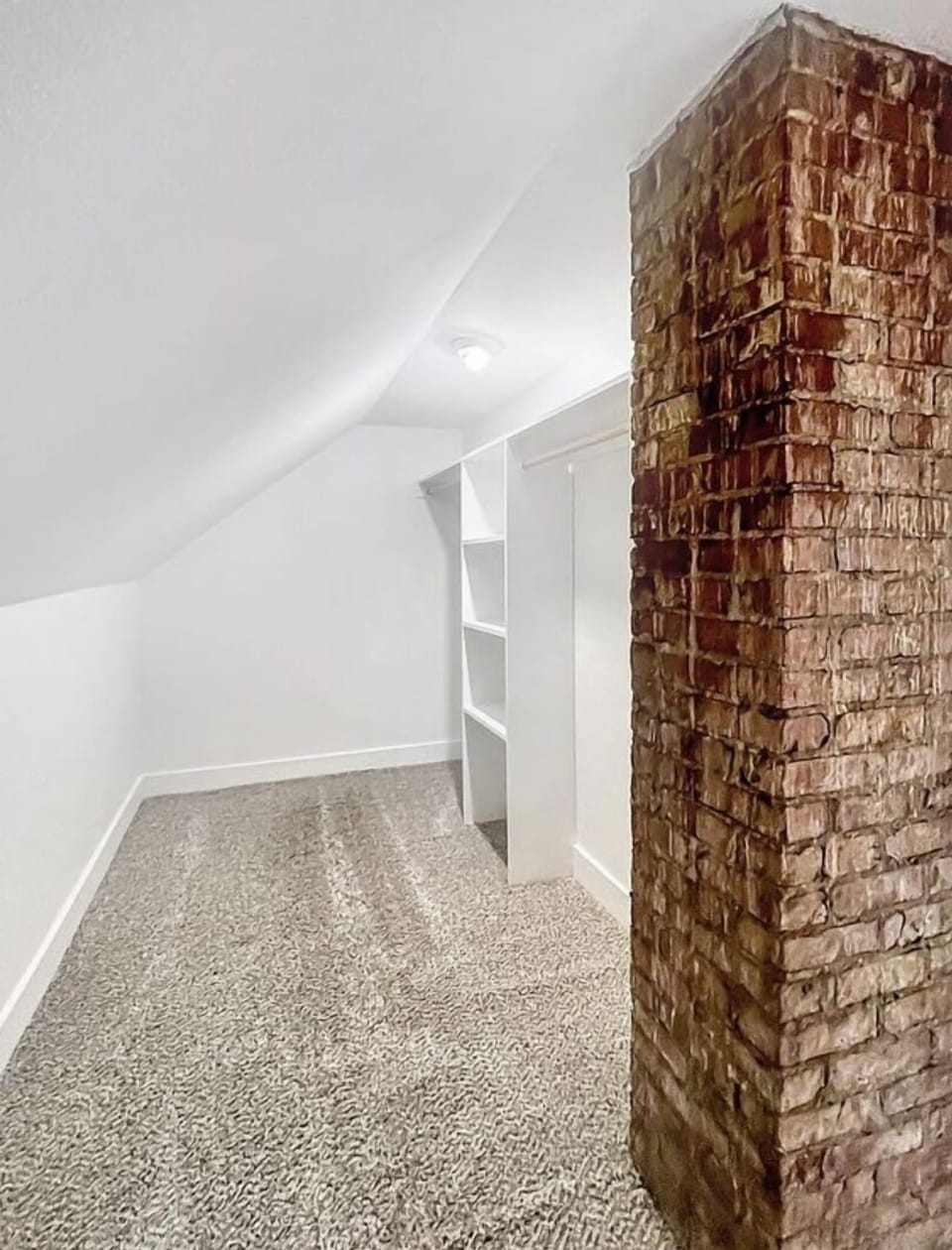 Large upstairs bedroom’s well-lit, walk-in closet & built-in shelves 