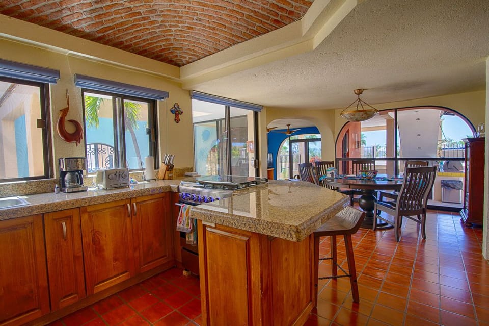 Full kitchen