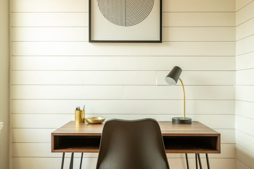 Private work station with 1000 Mbps wifi