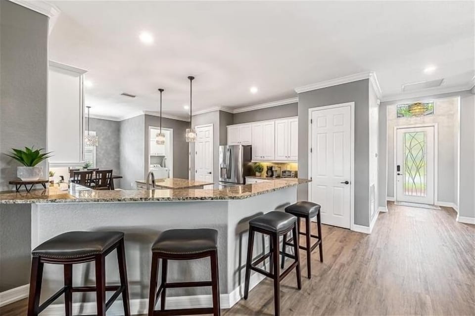 Breakfast Bar Seating for 4