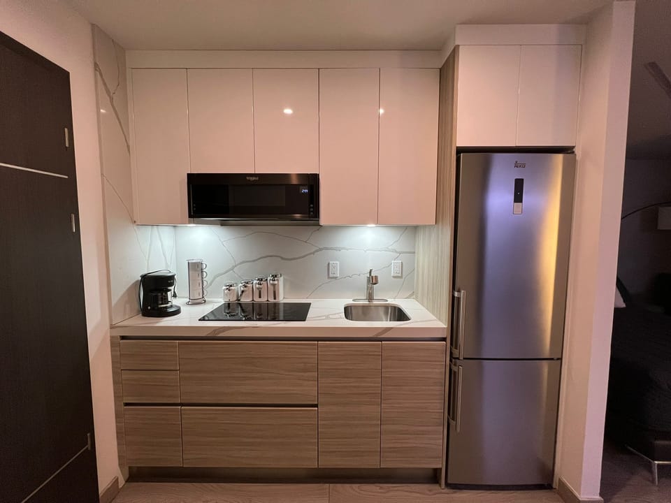 Full equipped upgraded kitchen that was professionally designed 👌