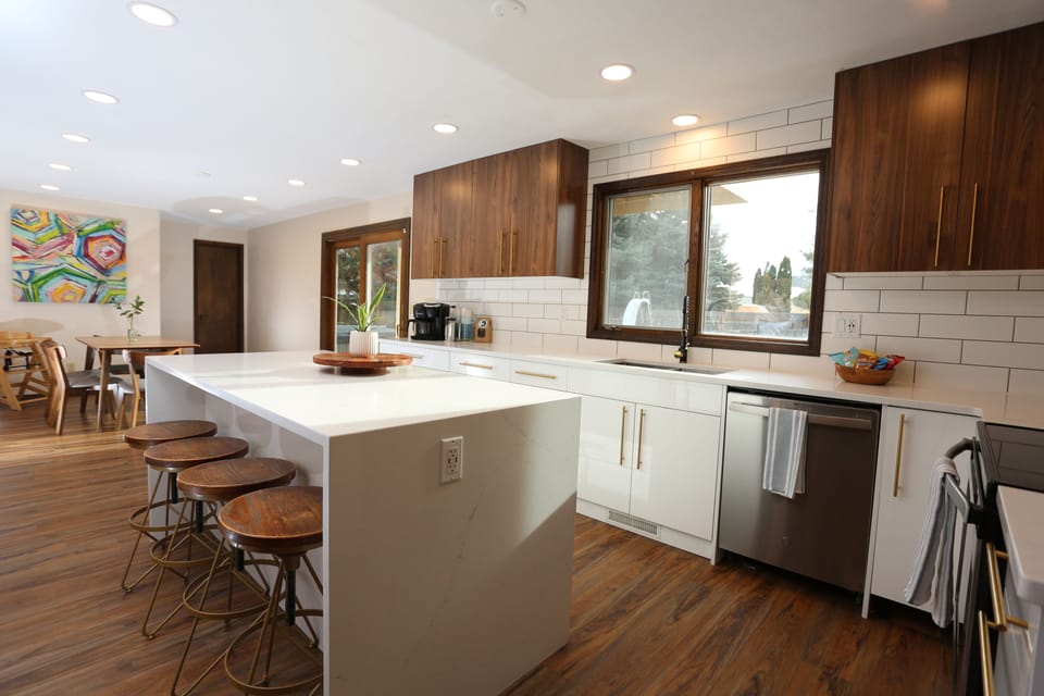 Full kitchen and dining table.