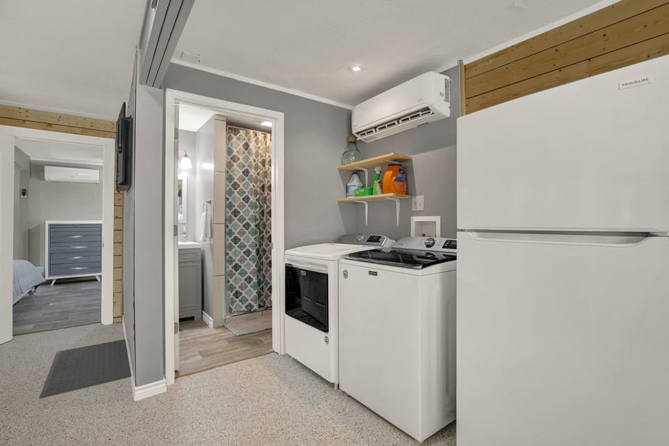 Downstairs Washer and Dryer with Full Bathroom