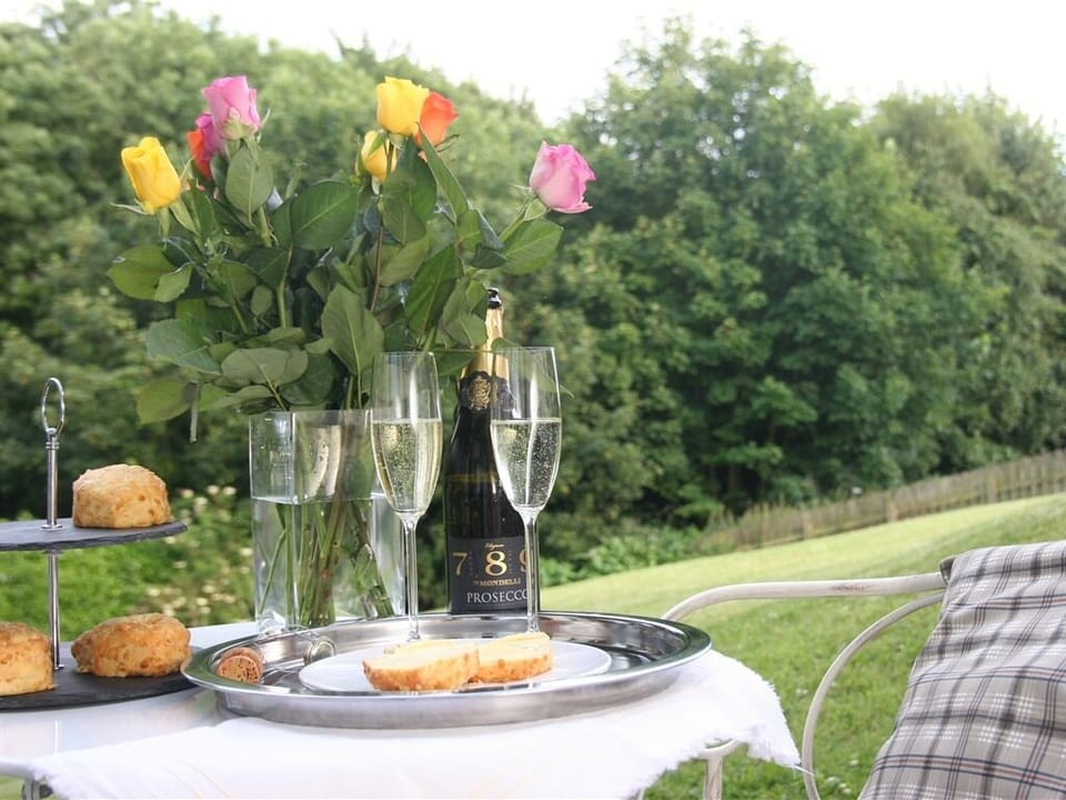 Enjoy the garden and watch the golfers