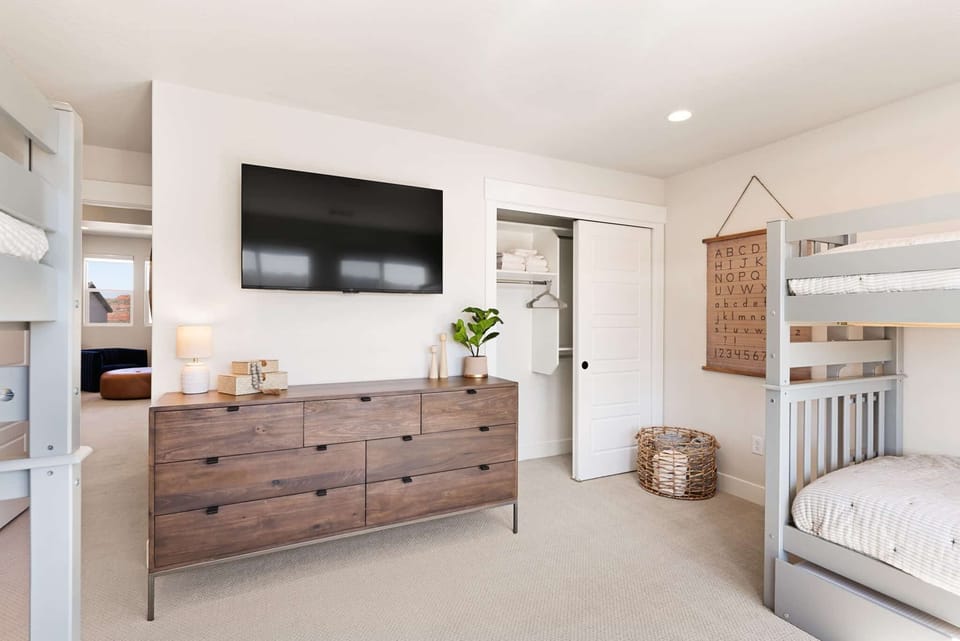Queen Bedroom