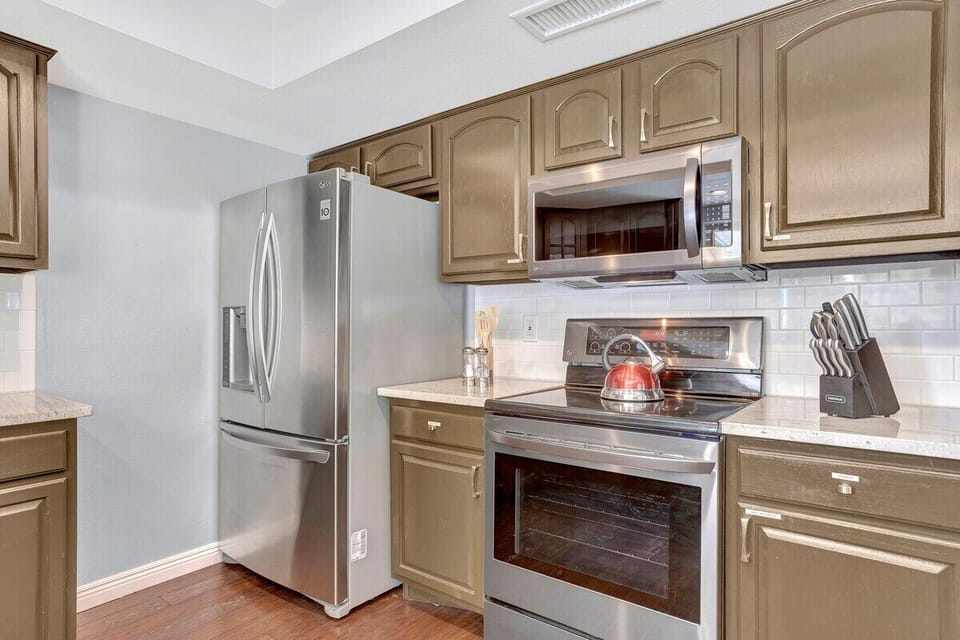 Stainless steel appliances make this home energy efficient