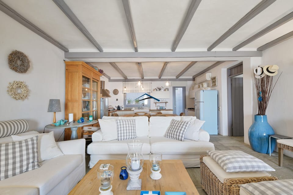 The large living room with a dining area and fully equipped kitchen