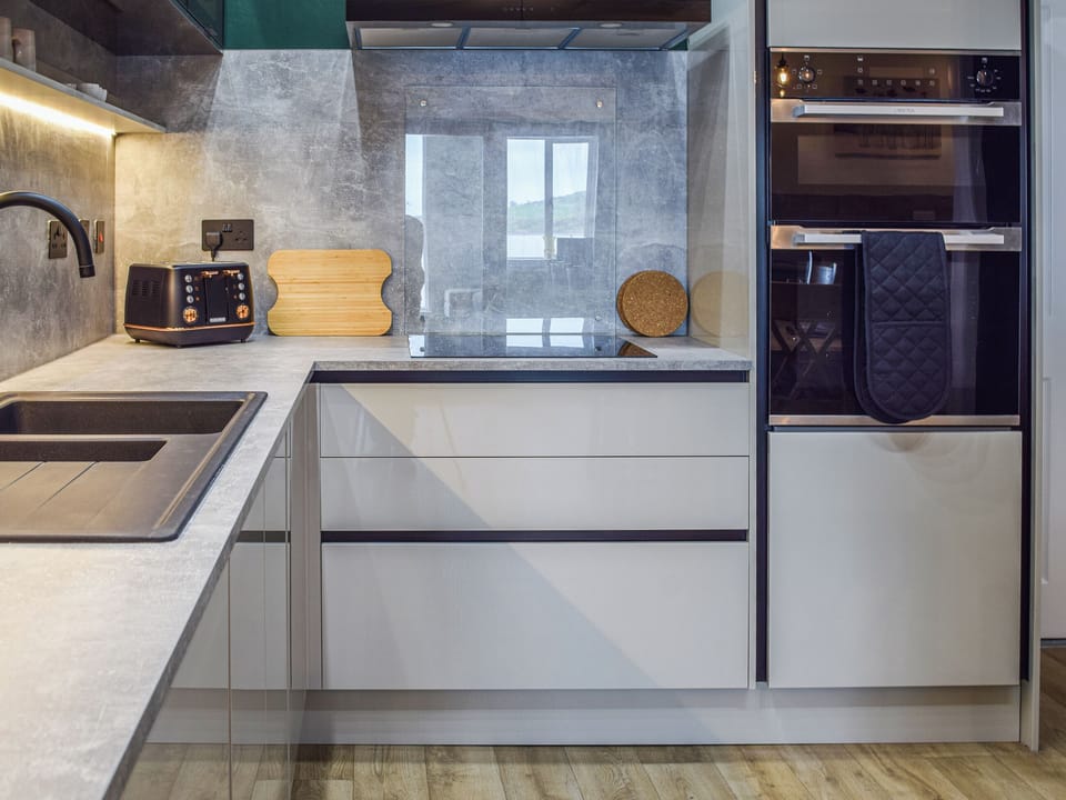 Kitchen | Gleaner Lea Apartment, Campbeltown