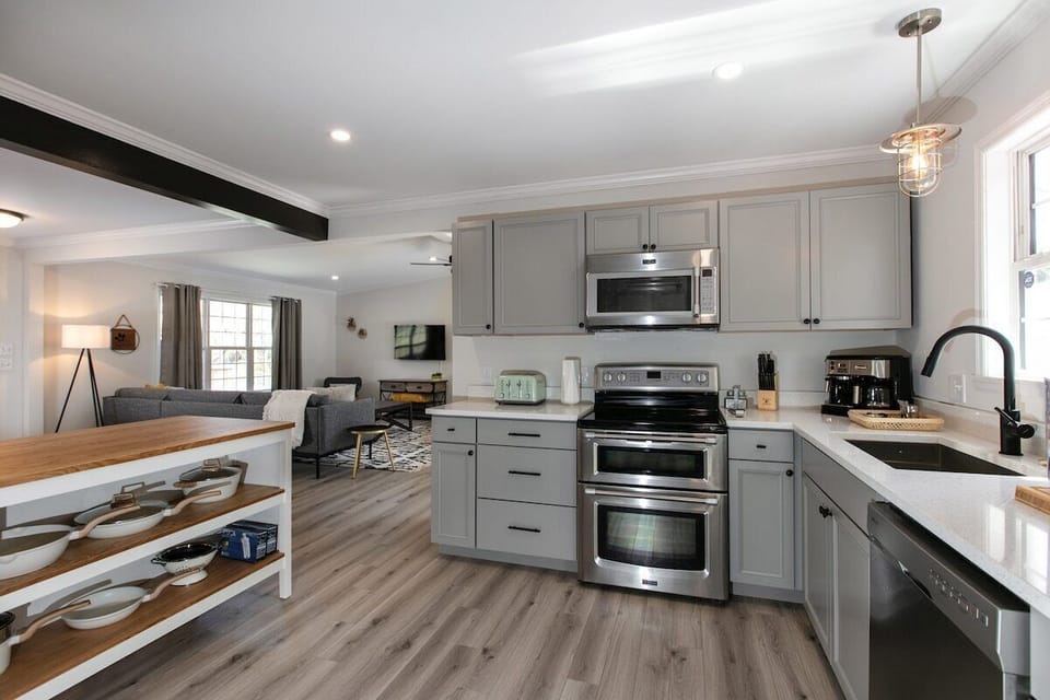 Well appointed kitchen with espresso machine, ice maker, crock pot, and pots/pans to prepare 5 star meals. Kids plates/cuts/utensils supplied as well.