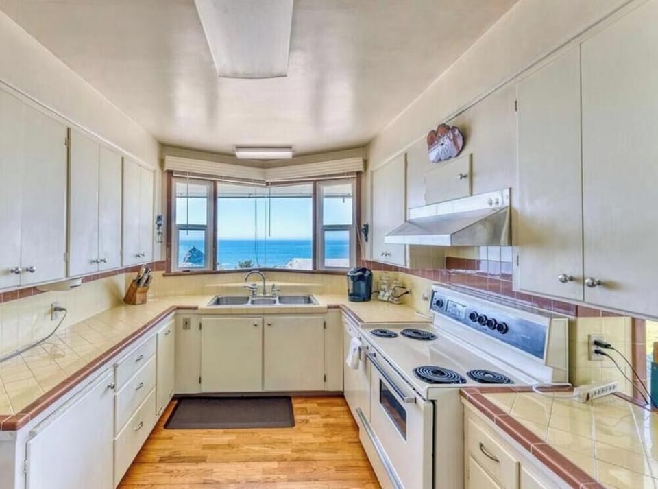 Kitchen with ocean views 