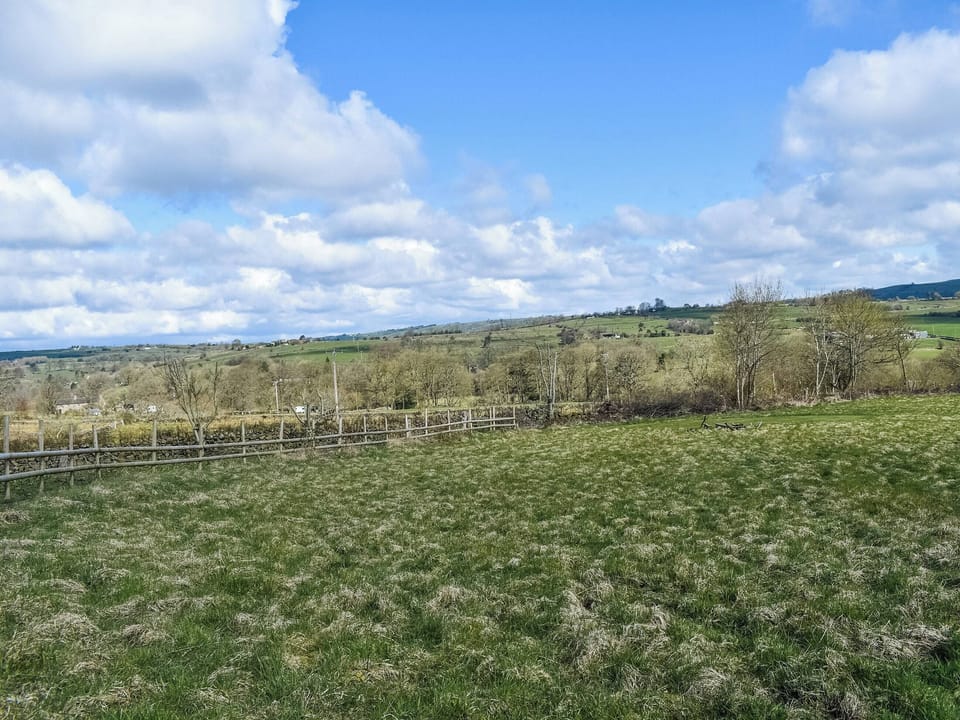 View | Meadow Cottage - Broomyshaw Farm, Leek