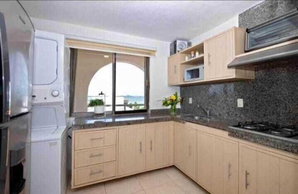 Full equipped kitchen with washer and dryer laundry center