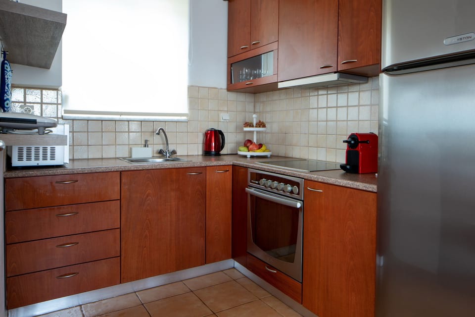 The fully equipped kitchen.