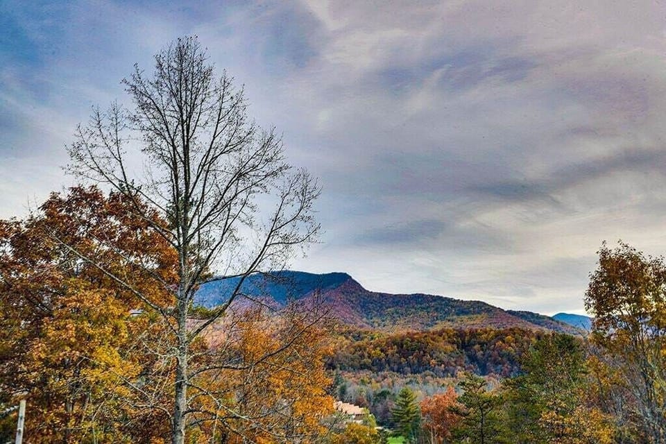 Enjoy the wrap a round deck with these amazing Fall Views 