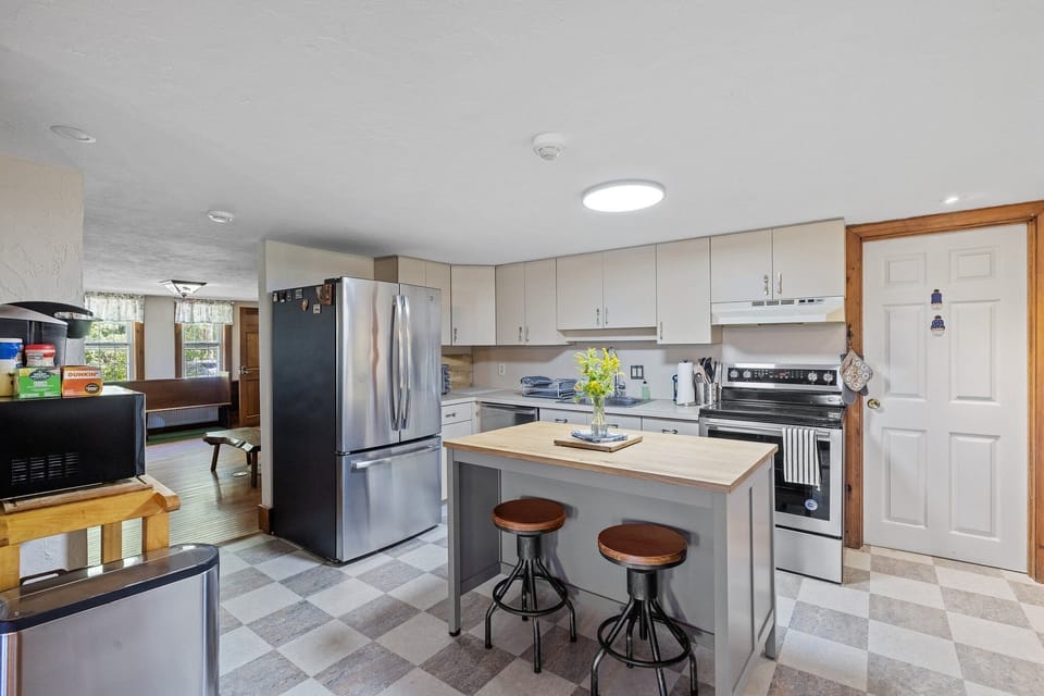 Well equipped kitchen