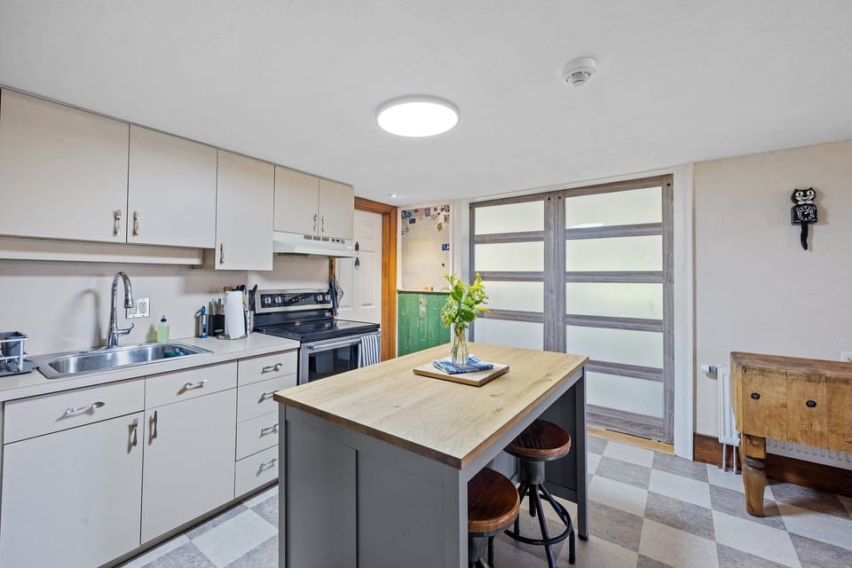 Well equipped kitchen