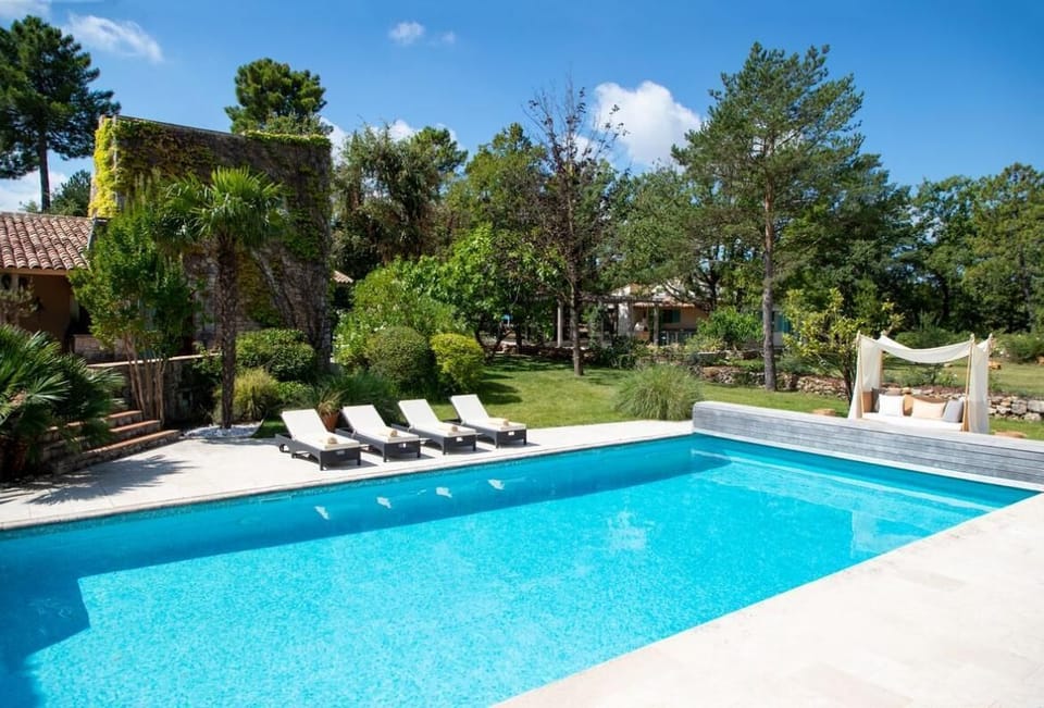 Garden and swimming pool