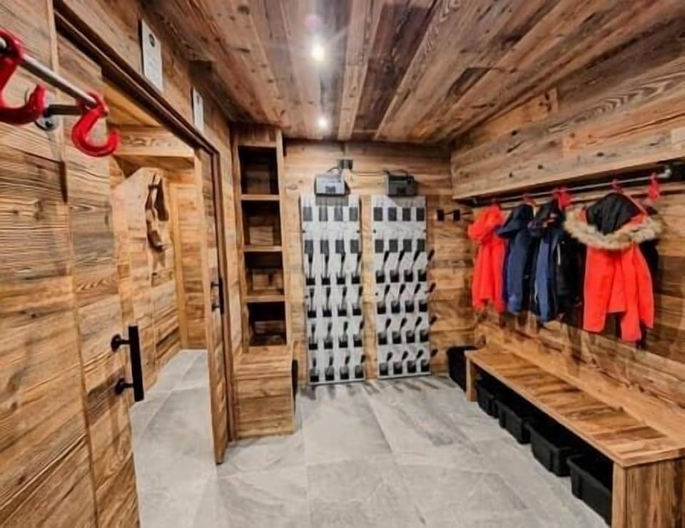 Ski room with boot dryer (2)