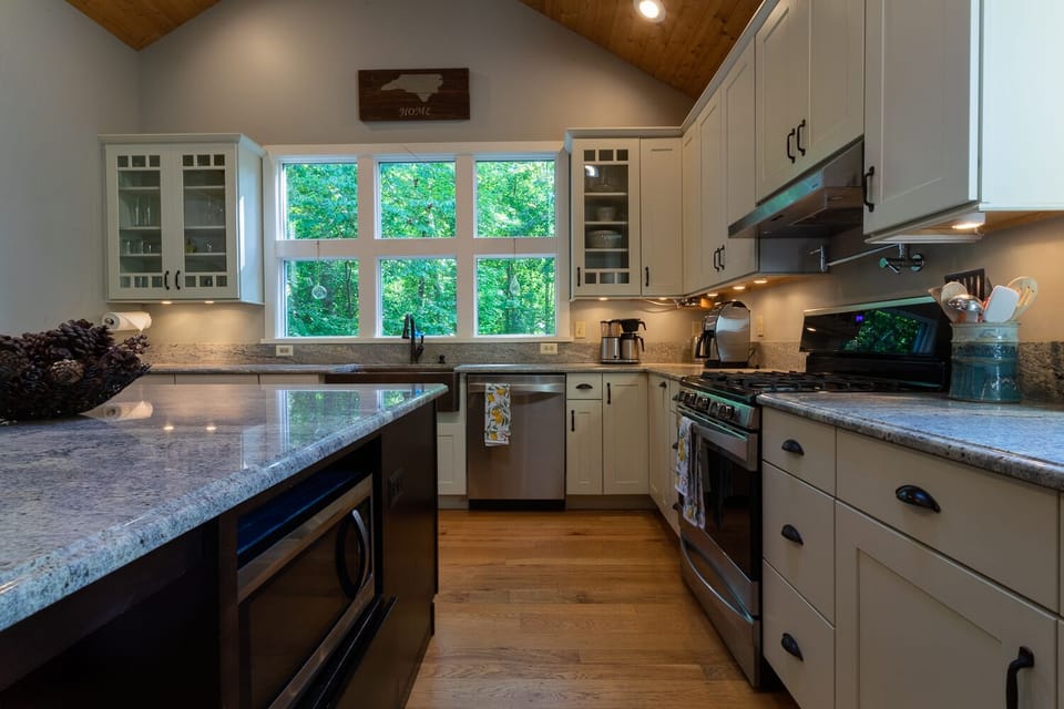 Gas Range and plenty of small appliances