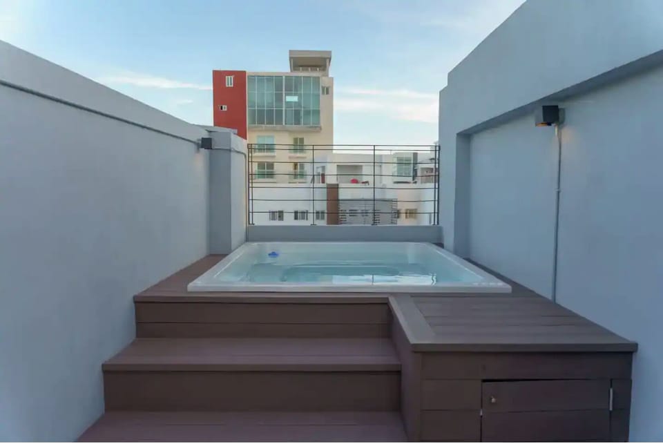 Outdoor spa tub