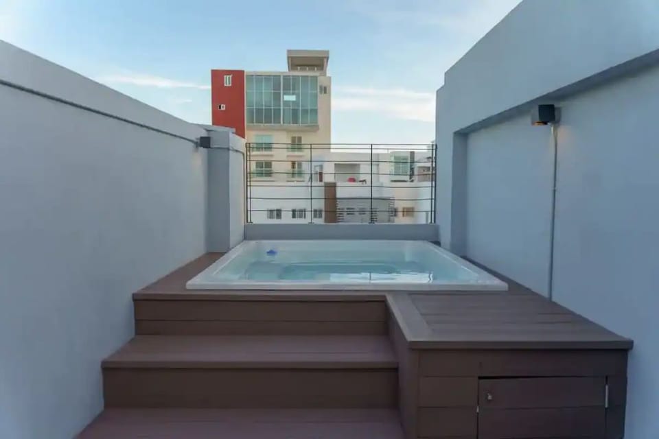Outdoor spa tub
