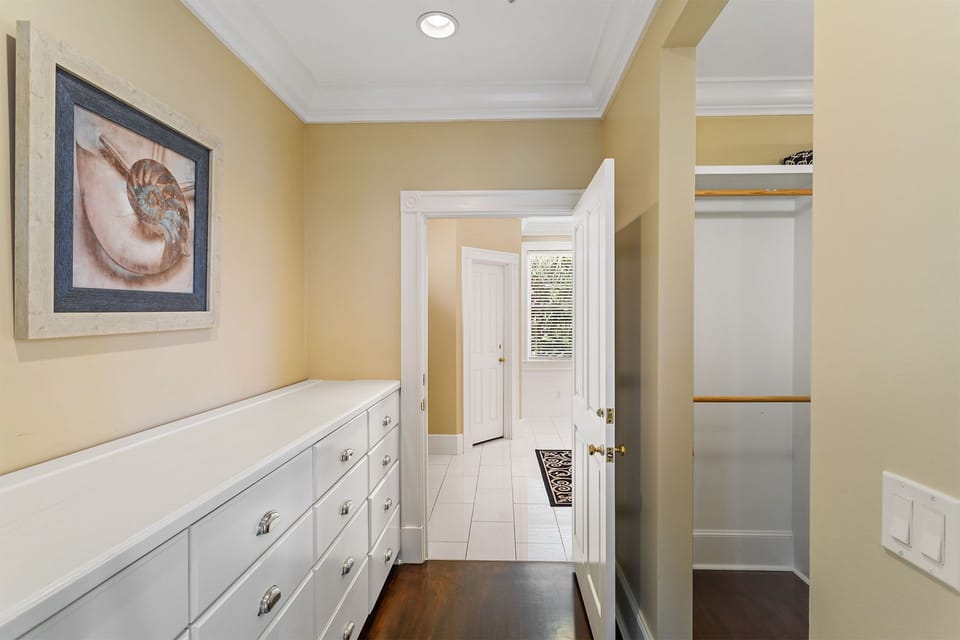 22-Bare-Feet-Retreat-Master-Closet