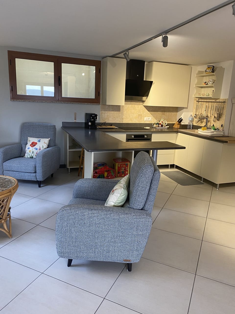 Sitting area with kitchen 