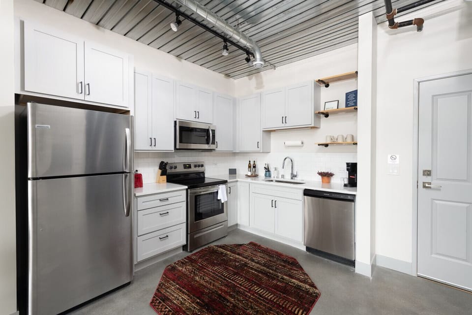 Full kitchen