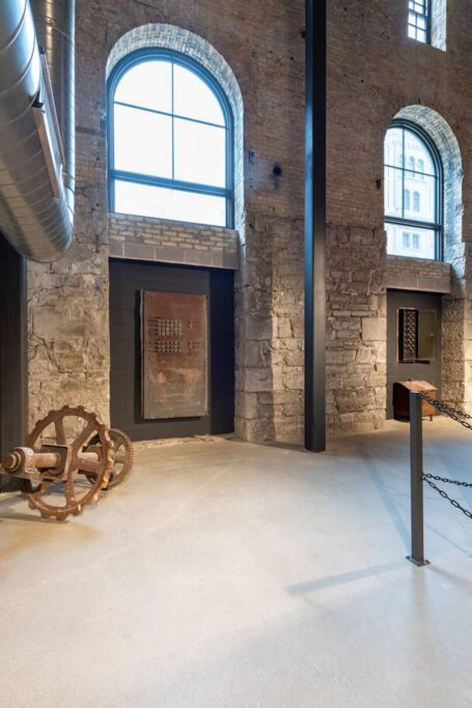 Discover the building’s rich history in the museum-style amenity space, featuring original Pabst Brewery kilns